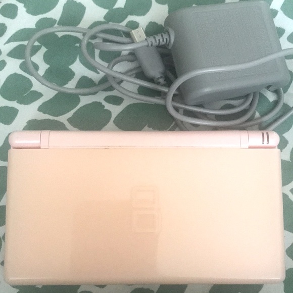 Nintendo DS with Charger & Game (FREE SHIPPING)